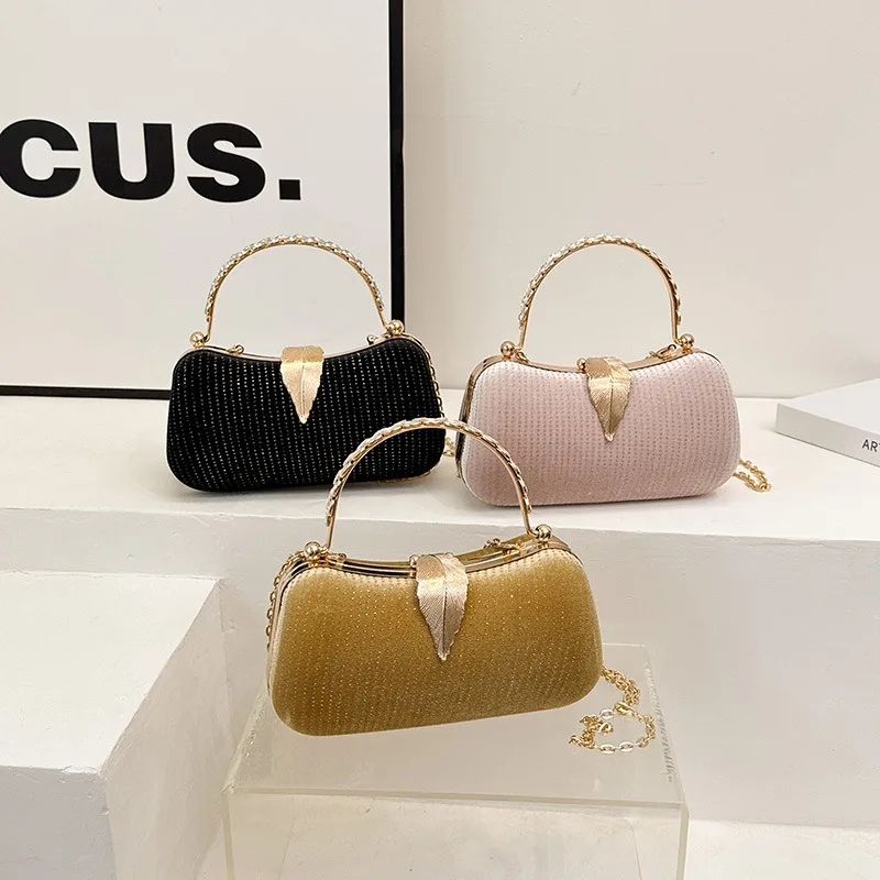 Trendy clutch crossbody bag, fashionable single-shoulder chain bag for parties, exquisite and minimalist lock closure women's ba
Trendy clutch crossbody bag, fashionable single-shoulder chain bag for parties, exquisite and minimalist lock closure women's ba