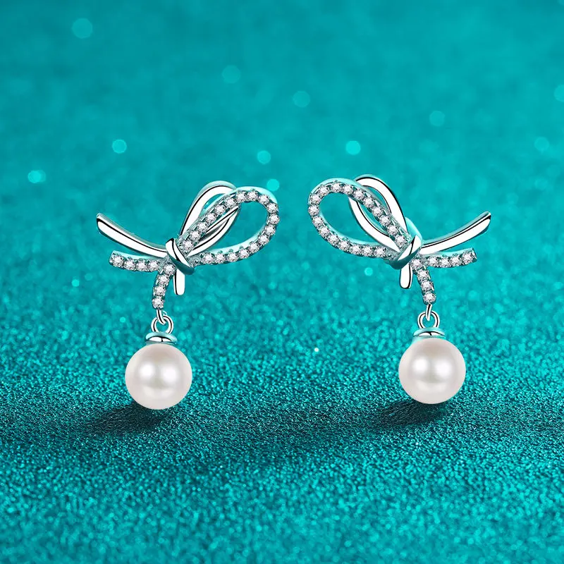 18K gold moissanite pearl earrings with bows, sweet temperament earrings, elegant, simple and high-end design 0.28carat
18K gold moissanite pearl earrings with bows, sweet temperament earrings, elegant, simple and high-end design 0.28carat