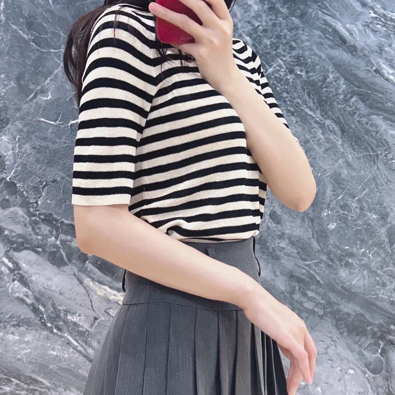 Stripe Linen Silk Knitted Mid Sleeve Round Neck Pullover Loose Design T-shirt for Women
Stripe Linen Silk Knitted Mid Sleeve Round Neck Pullover Loose Design T-shirt for Women