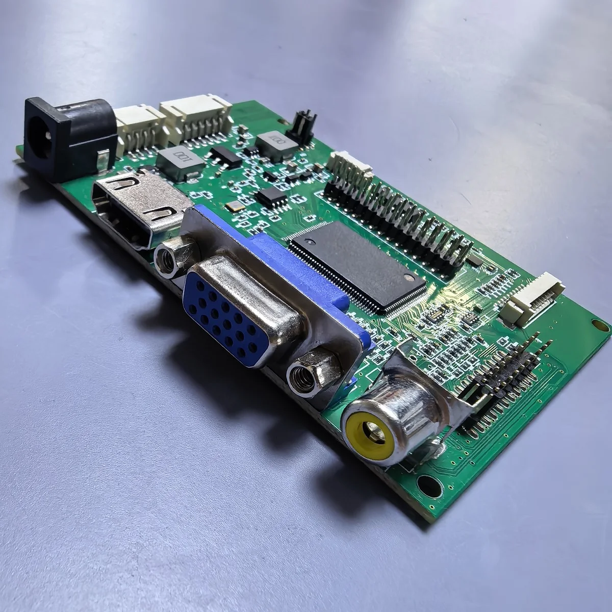 Плата драйвера для ЖК-экранов подходит для экранов с интерфейсом LVDS, а рабочее напряжение для них составляет 3,3 В, 5 В.
Плата драйвера для ЖК-экранов подходит для экранов с интерфейсом LVDS, а рабочее напряжение для них составляет 3,3 В, 5 В.