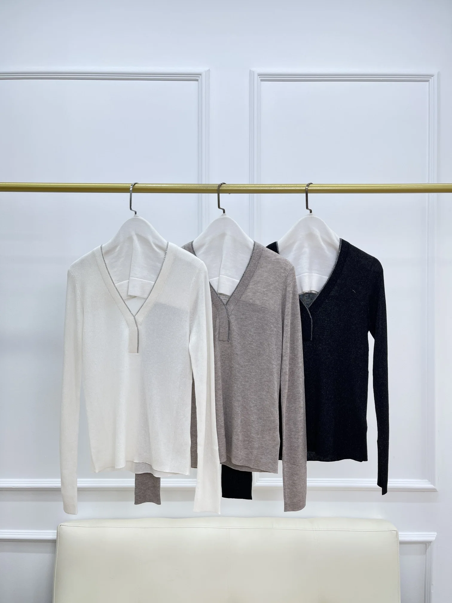 Spring And Summer New High Quality Silver Thread Chain Long Sleeve Sweater For Women 2024 Three Colors
Spring And Summer New High Quality Silver Thread Chain Long Sleeve Sweater For Women 2024 Three Colors