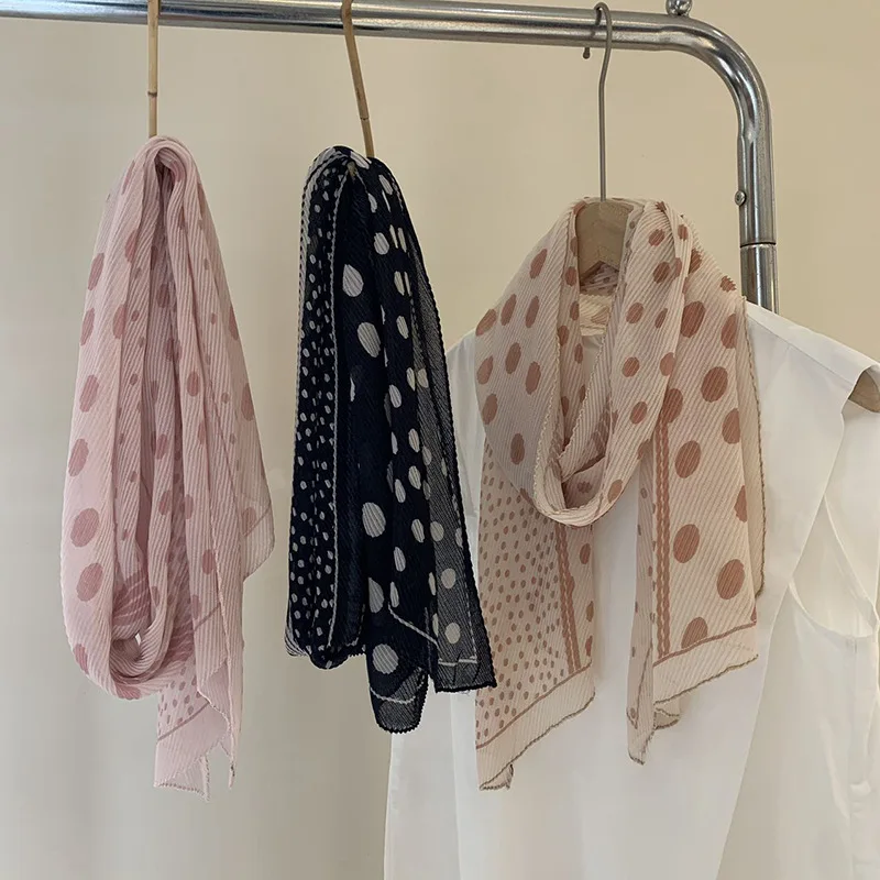 Retro Korean crushed small neckerchief multifunctional polka dot slim long ribbon scarf Audrey Hepburn style dotted scarf
Retro Korean crushed small neckerchief multifunctional polka dot slim long ribbon scarf Audrey Hepburn style dotted scarf
