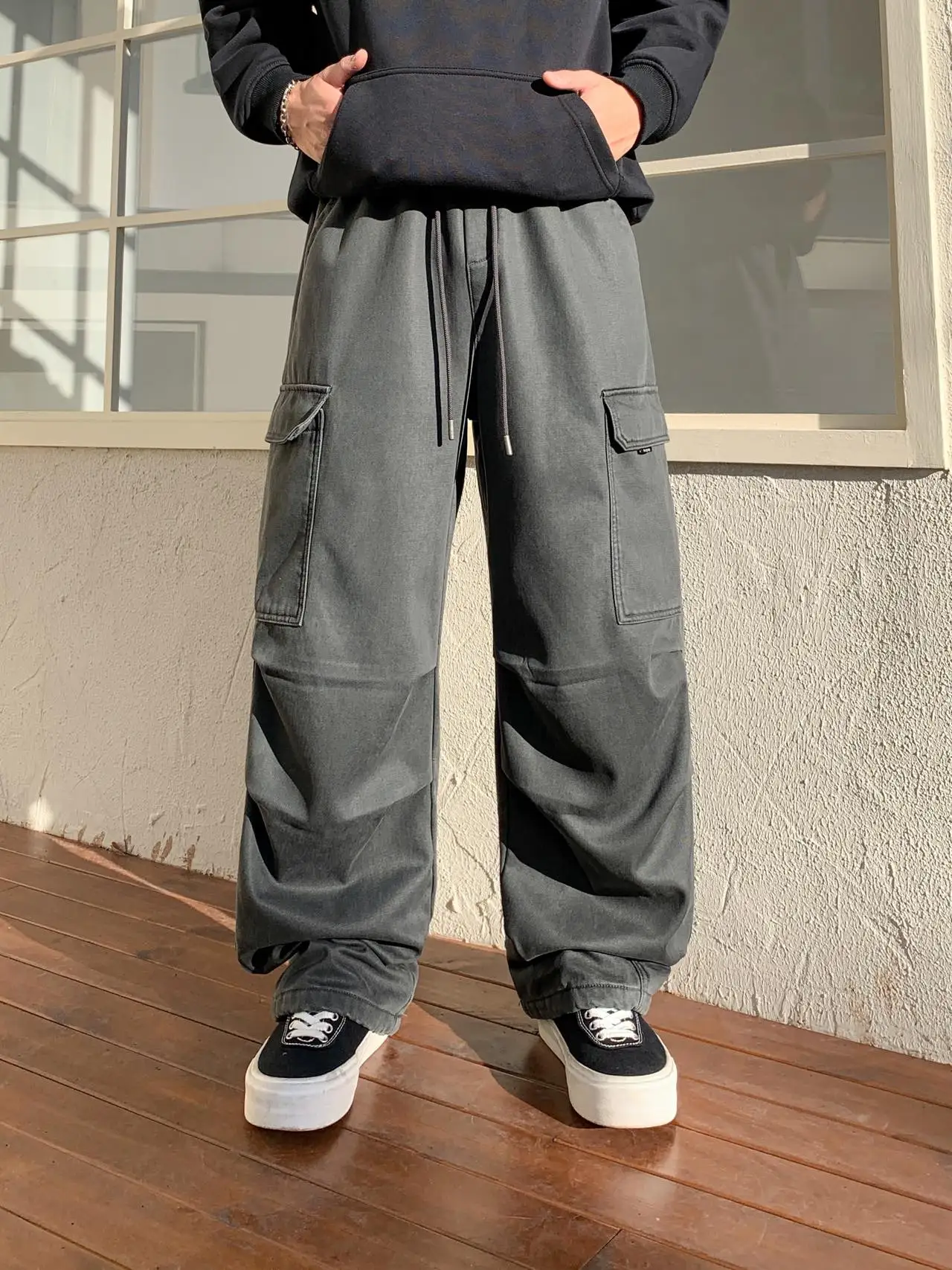 Зимние утепленные рабочие брюки из флиса для мужчин, американского стиля, свободные, прямые, широкие, спортивные, повседневные, в стиле милитари
Зимние утепленные рабочие брюки из флиса для мужчин, американского стиля, свободные, прямые, широкие, спортивные, повседневные, в стиле милитари