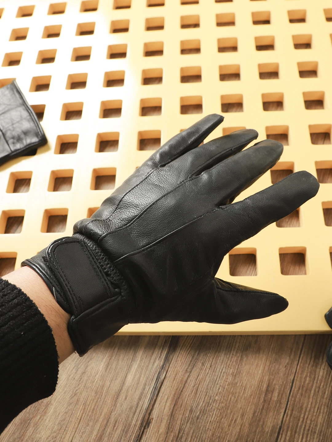 Thickened Sheepskin Gloves Men's Winter Outdoor Cycling Warm Fashionable Thin Fleece Lined Real Leather Gloves Bike Riding
Thickened Sheepskin Gloves Men's Winter Outdoor Cycling Warm Fashionable Thin Fleece Lined Real Leather Gloves Bike Riding