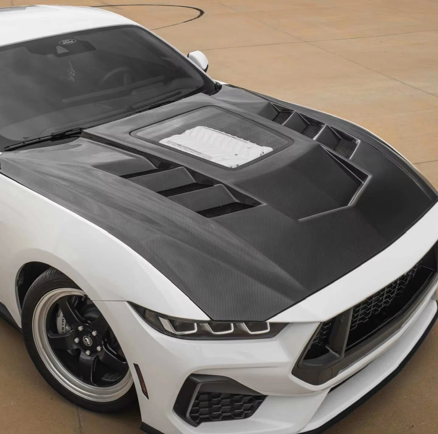 MRD Carbon Fiber Engine Hood for Ford Mustang S650 2024+ Transparent Style Hood With Glass for Replacement.
MRD Carbon Fiber Engine Hood for Ford Mustang S650 2024+ Transparent Style Hood With Glass for Replacement.