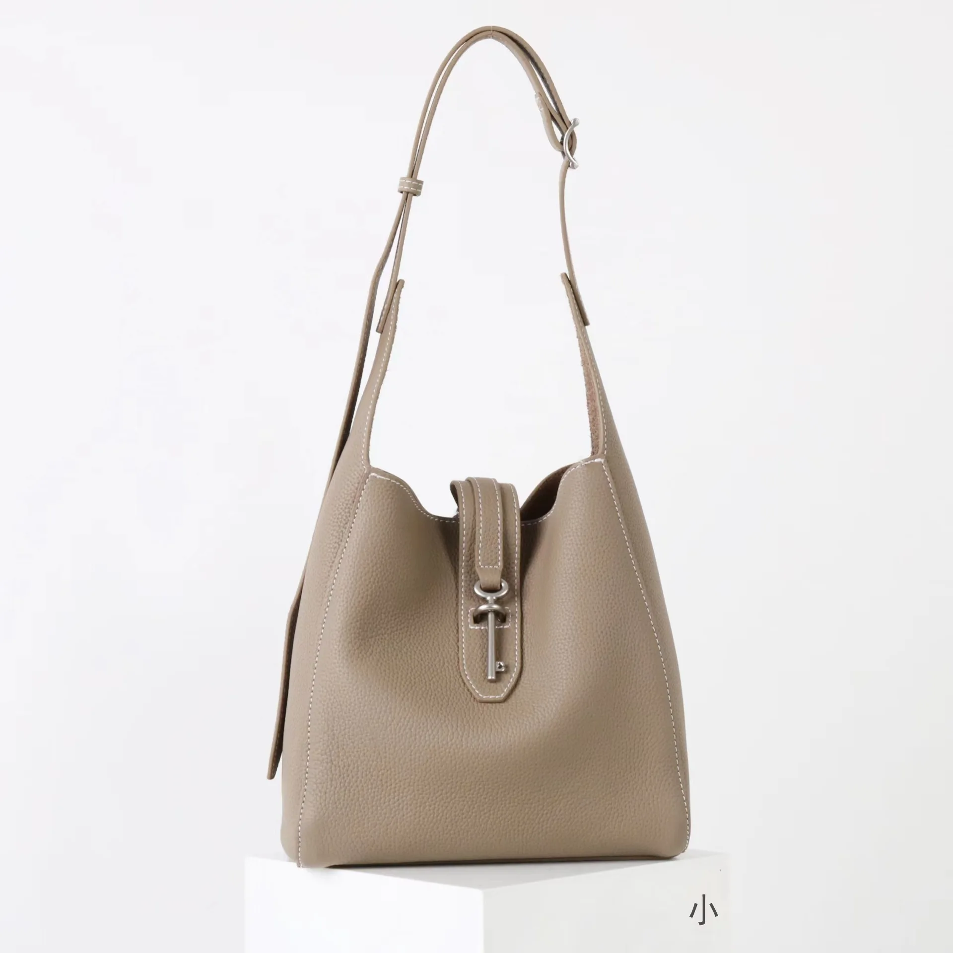 Women's Shoulder Bags 2025 new Hobo Bag Leather Large Capacity Crossbody Bucket Bag Fashion Daily Handbags
Women's Shoulder Bags 2025 new Hobo Bag Leather Large Capacity Crossbody Bucket Bag Fashion Daily Handbags