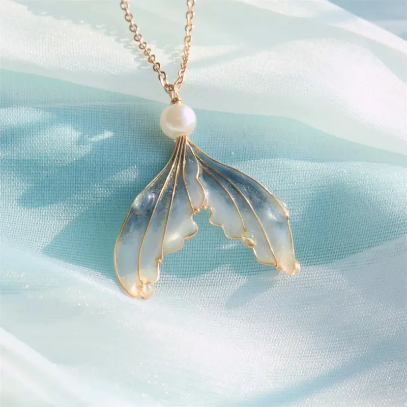 Anime Love and Deepspace Rafayel Fishtail Cosplay Cartoon Necklace Pendant Cosplay Prop Anime Accessories Pendant Gift Mascot
Anime Love and Deepspace Rafayel Fishtail Cosplay Cartoon Necklace Pendant Cosplay Prop Anime Accessories Pendant Gift Mascot