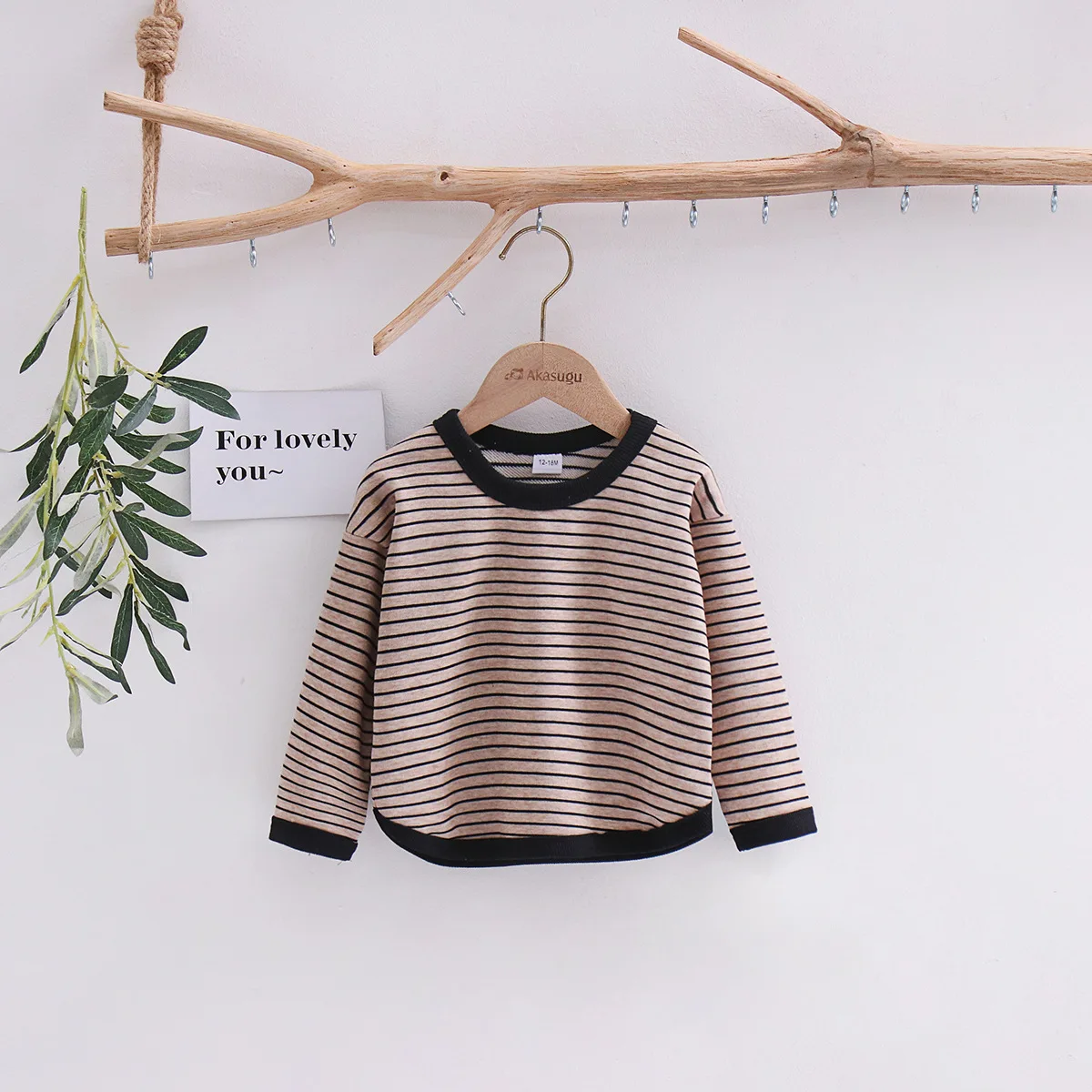 Spring 2025 new children's clothing: Boys' T-shirts, Korean version girls' striped sweatshirts, loose long-sleeved baby tops
Spring 2025 new children's clothing: Boys' T-shirts, Korean version girls' striped sweatshirts, loose long-sleeved baby tops