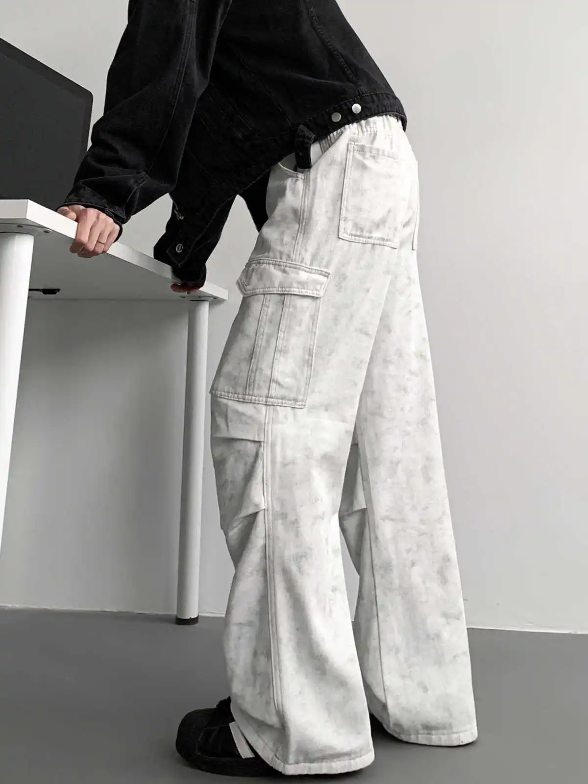 Белые джинсы женские Y2K хип-хоп модные винтажные джинсы-карго с высокой талией уличная одежда повседневные свободные карманы широкие джинсовые брюки для девочек
Белые джинсы женские Y2K хип-хоп модные винтажные джинсы-карго с высокой талией уличная одежда повседневные свободные карманы широкие джинсовые брюки для девочек