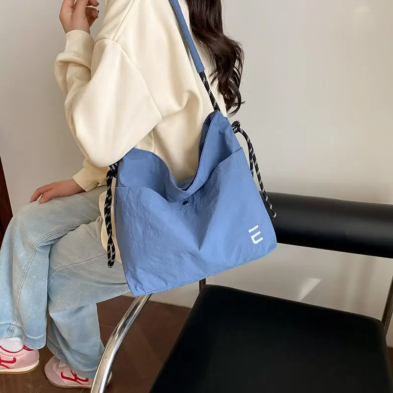 Ladies Large Capacity Lazy Style Bucket Bag Nylon Material Hot Sale Of The Season New Light Korean Version Tote Bag with Mobile
Ladies Large Capacity Lazy Style Bucket Bag Nylon Material Hot Sale Of The Season New Light Korean Version Tote Bag with Mobile