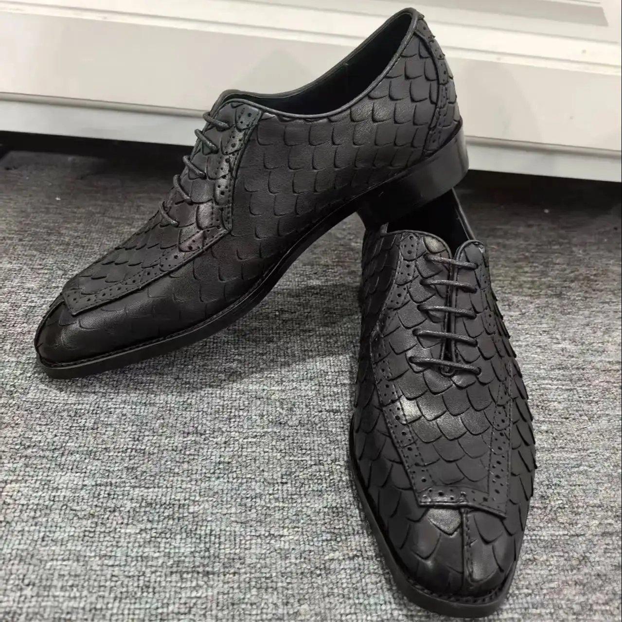 Fish Scale Shape Black Leather Men’s Shoes Square Toe Lace-Up Business Gentleman Zapatos Para Wedding Party Banquet Dress Tacone
Fish Scale Shape Black Leather Men’s Shoes Square Toe Lace-Up Business Gentleman Zapatos Para Wedding Party Banquet Dress Tacone