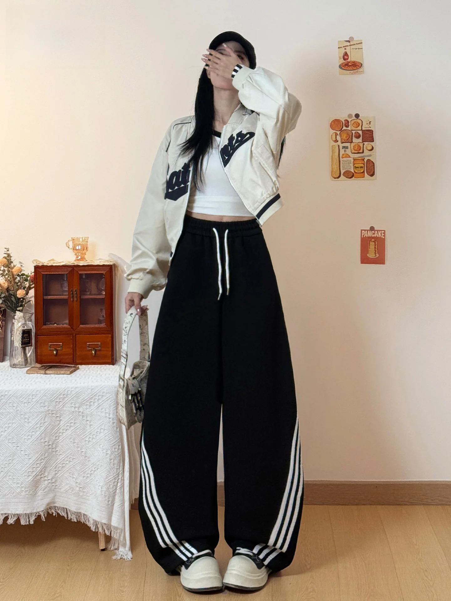 Black Classic Vertical Striped Drawstring Casual Pants Women's Loose Design Sense Wide Leg Pants High Waist Elastic Waistband
Black Classic Vertical Striped Drawstring Casual Pants Women's Loose Design Sense Wide Leg Pants High Waist Elastic Waistband