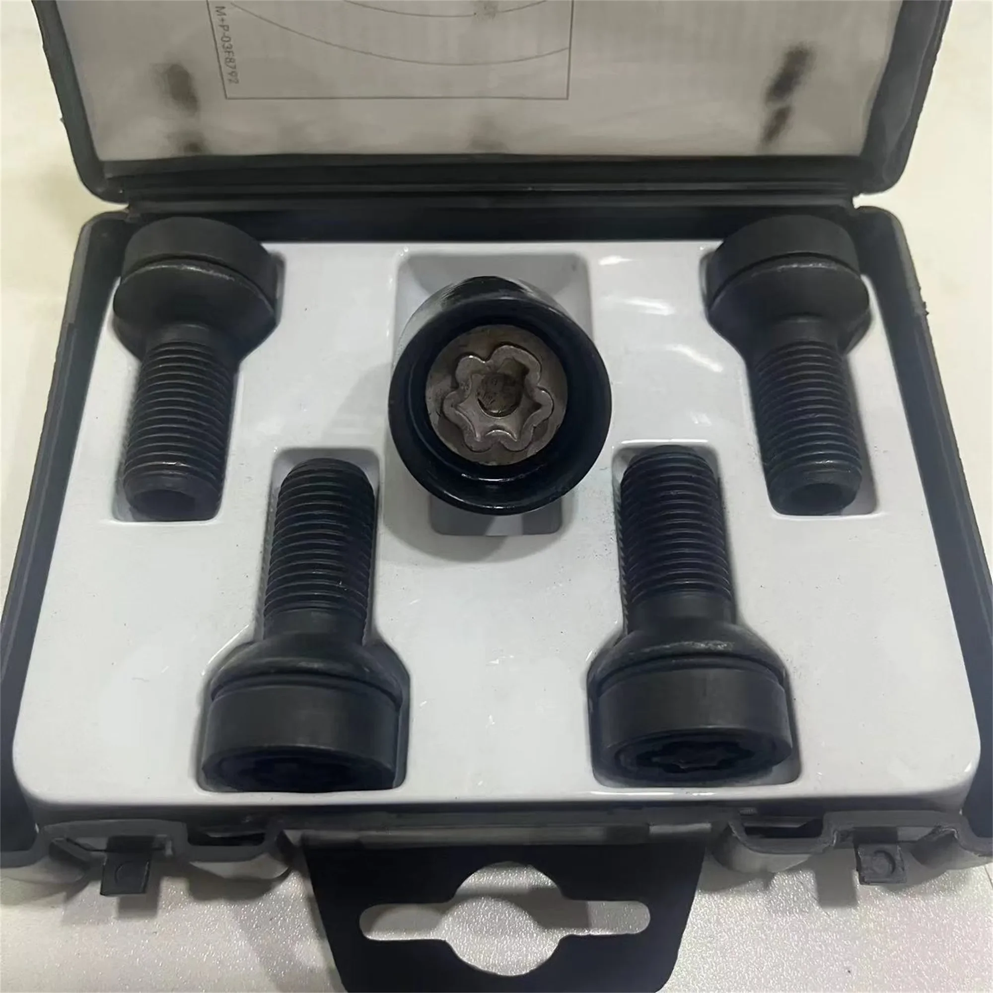 A0019901607 Suitable for Mercedes Benz C E GLC S A B CLA Wheel anti-theft bolts Genuine
A0019901607 Suitable for Mercedes Benz C E GLC S A B CLA Wheel anti-theft bolts Genuine