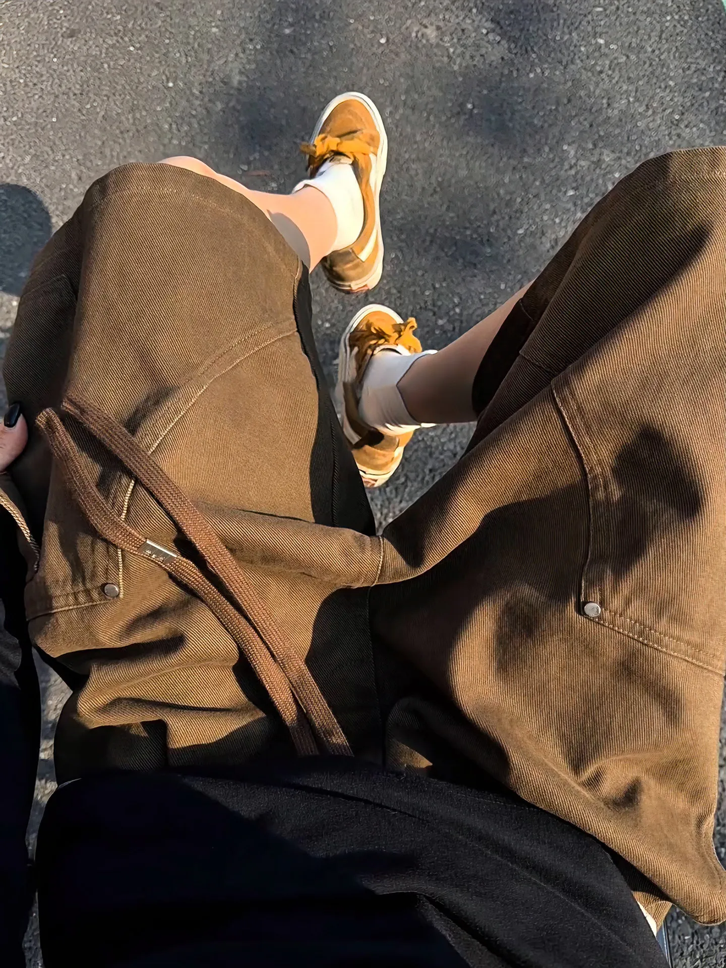 Vintage American Brown Cotton Casual Shorts for Men Summer Leisure Five-Quarter Pants with Large Pockets Woodcutter Outfit
Vintage American Brown Cotton Casual Shorts for Men Summer Leisure Five-Quarter Pants with Large Pockets Woodcutter Outfit
