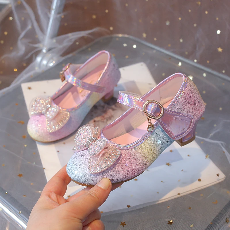 Spring Autumn Toddler Girls Rainbow Gradient Glitter Low Heels Bow Rhinestone Buckle Non-Slip for Party Wedding Prom Daily Wear
Spring Autumn Toddler Girls Rainbow Gradient Glitter Low Heels Bow Rhinestone Buckle Non-Slip for Party Wedding Prom Daily Wear