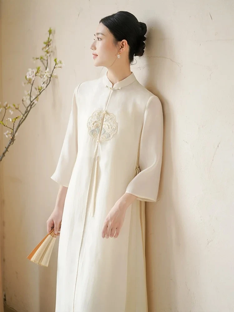 Summer New Embroidery Elegant Cheongsam Women Hanfu Dress Vintage China Traditional Clothing Chinese Style Zen Qipao Female 2025
Summer New Embroidery Elegant Cheongsam Women Hanfu Dress Vintage China Traditional Clothing Chinese Style Zen Qipao Female 2025