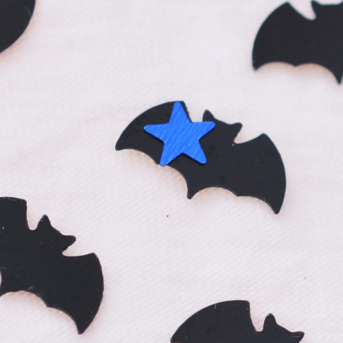 1 Pack 30G Bat Shaped Confetti Halloween Party Decoration Table Spooky Atmosphere Bat Cuttings Black 30G Halloween Confetti
1 Pack 30G Bat Shaped Confetti Halloween Party Decoration Table Spooky Atmosphere Bat Cuttings Black 30G Halloween Confetti
