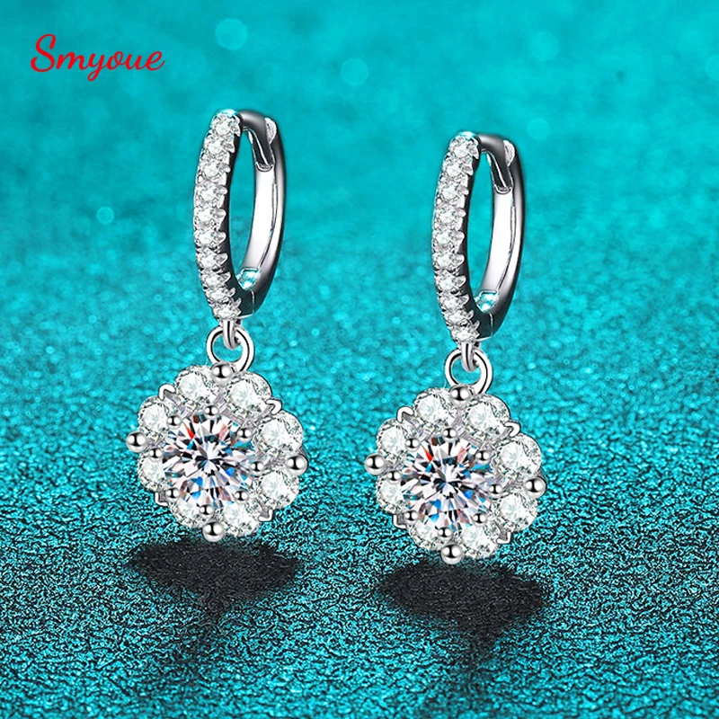 Smyoue White Gold 1ct Moissanite Drop Earrings for Women Sparkling D Color Simulated Diamond Earring 100% S925 Sterling Silver
Smyoue White Gold 1ct Moissanite Drop Earrings for Women Sparkling D Color Simulated Diamond Earring 100% S925 Sterling Silver