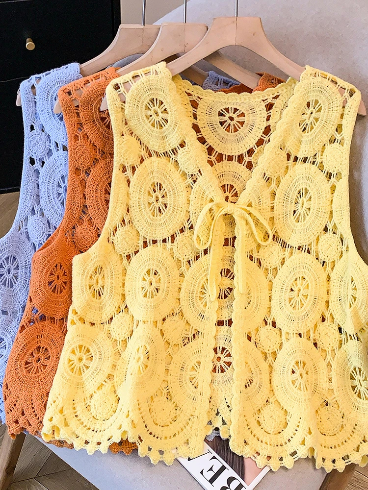 New Hollow out Knitted Sleeveless Vest Large Size Women's Belted V-neck Tank Top Outerwear Layering Short Shirt
New Hollow out Knitted Sleeveless Vest Large Size Women's Belted V-neck Tank Top Outerwear Layering Short Shirt