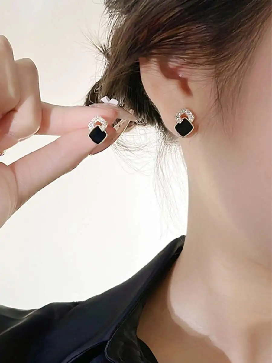 Korean Style Cubic Zirconia Minimalist Square Earrings For Women
Korean Style Cubic Zirconia Minimalist Square Earrings For Women
