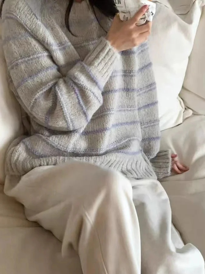 Шикарный круглый пуловер Ne, женский антивозрастной универсальный мягкий уютный полосатый свободный трикотаж с ленивым дизайном
Шикарный круглый пуловер Ne, женский антивозрастной универсальный мягкий уютный полосатый свободный трикотаж с ленивым дизайном