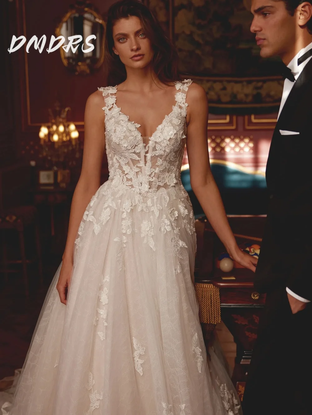 Sexy Deep V Neck Wedding Dress 2025 Stylish Applique Bridal Gown Elegant Sleeveless A-line Floor-length Gown Customized
Sexy Deep V Neck Wedding Dress 2025 Stylish Applique Bridal Gown Elegant Sleeveless A-line Floor-length Gown Customized