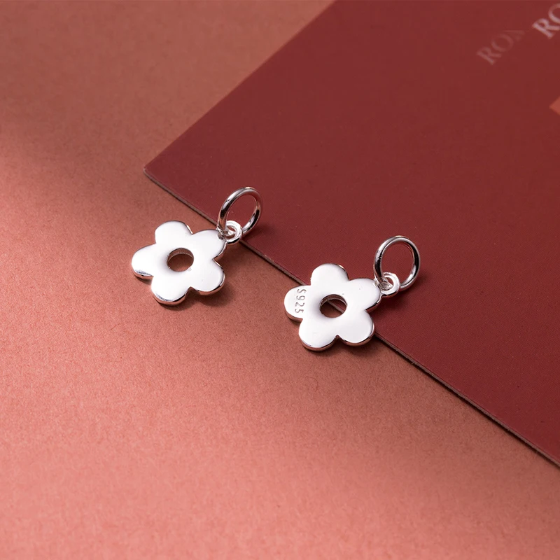 Charms 925 Silver Five-Petaled Flower Hollow Necklace Pendant Handmade DIY Accessories Charms for Bracelet Plata 925 JHA191
Charms 925 Silver Five-Petaled Flower Hollow Necklace Pendant Handmade DIY Accessories Charms for Bracelet Plata 925 JHA191