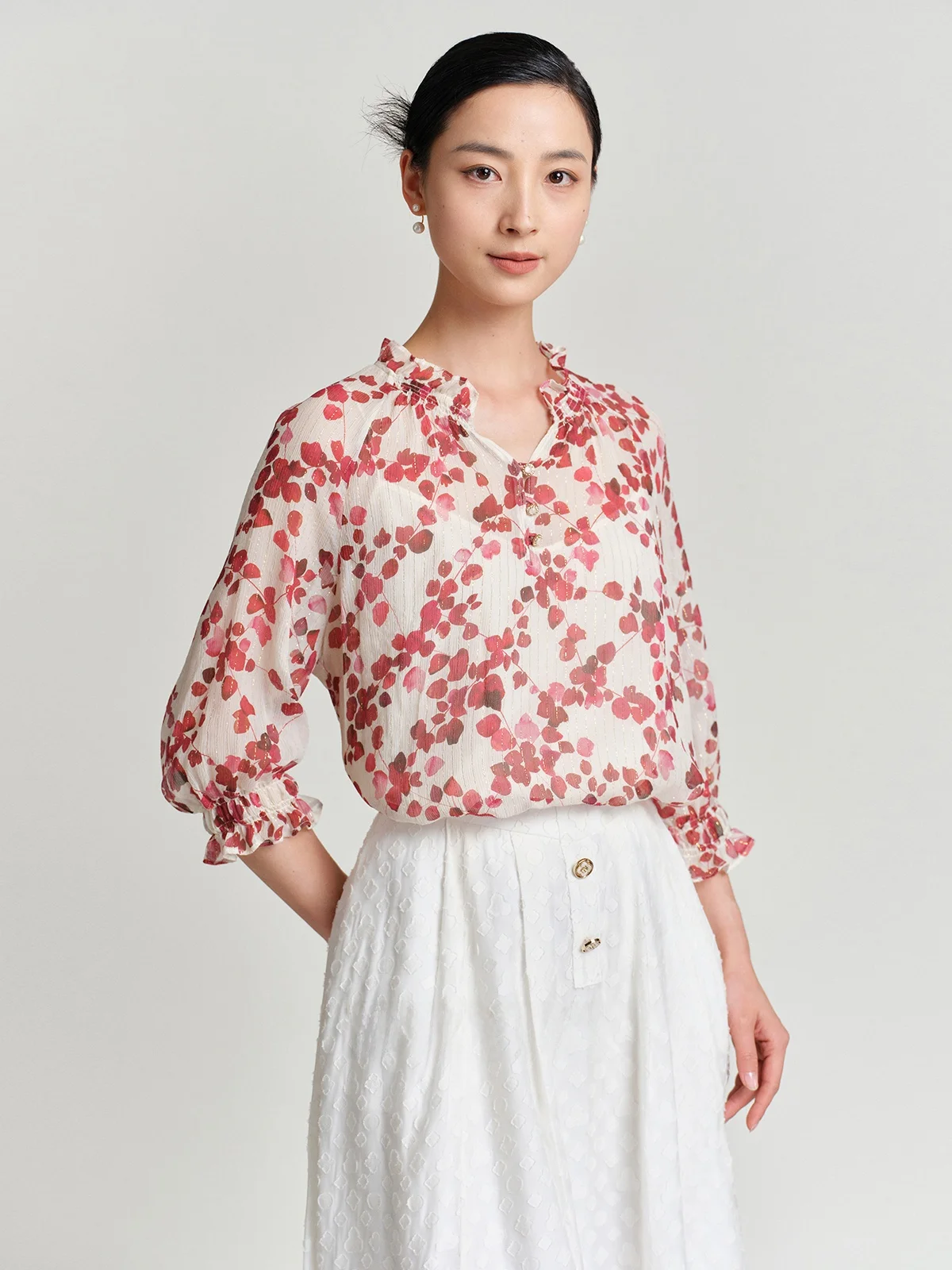 Красная шелковая блузка с принтом «Золотой лук» и узором «Сакура», женская, премиум-класса, с деревянным декором, V-образным вырезом, дышащая
Красная шелковая блузка с принтом «Золотой лук» и узором «Сакура», женская, премиум-класса, с деревянным декором, V-образным вырезом, дышащая