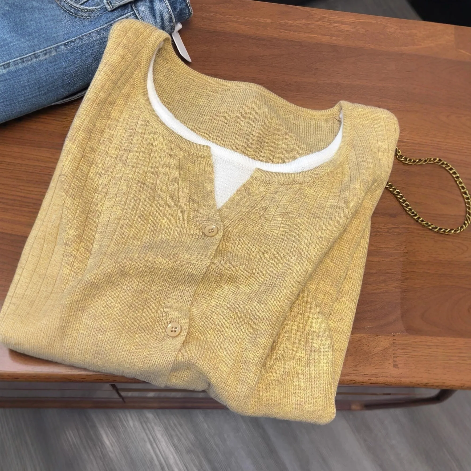 Высококачественный женский вязаный свитер в европейском стиле Long Sve V-Ne, базовый слой, искусственный двухсекционный повседневный свободный крой, мягкое клеевое волокно 
Высококачественный женский вязаный свитер в европейском стиле Long Sve V-Ne, базовый слой, искусственный двухсекционный повседневный свободный крой, мягкое клеевое волокно