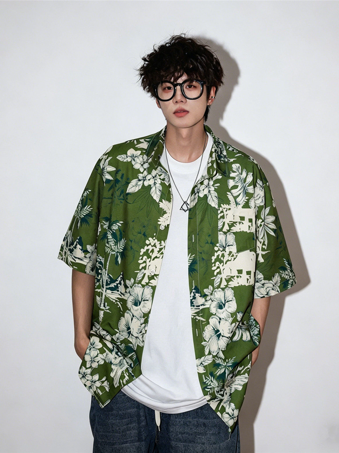 Hawaii Floral Print Casual Loose Short Sleeve Men's Shirt Summer Trend Beach Vacation Style Polyester Fiber Breathable Cool S...
Hawaii Floral Print Casual Loose Short Sleeve Men's Shirt Summer Trend Beach Vacation Style Polyester Fiber Breathable Cool S...