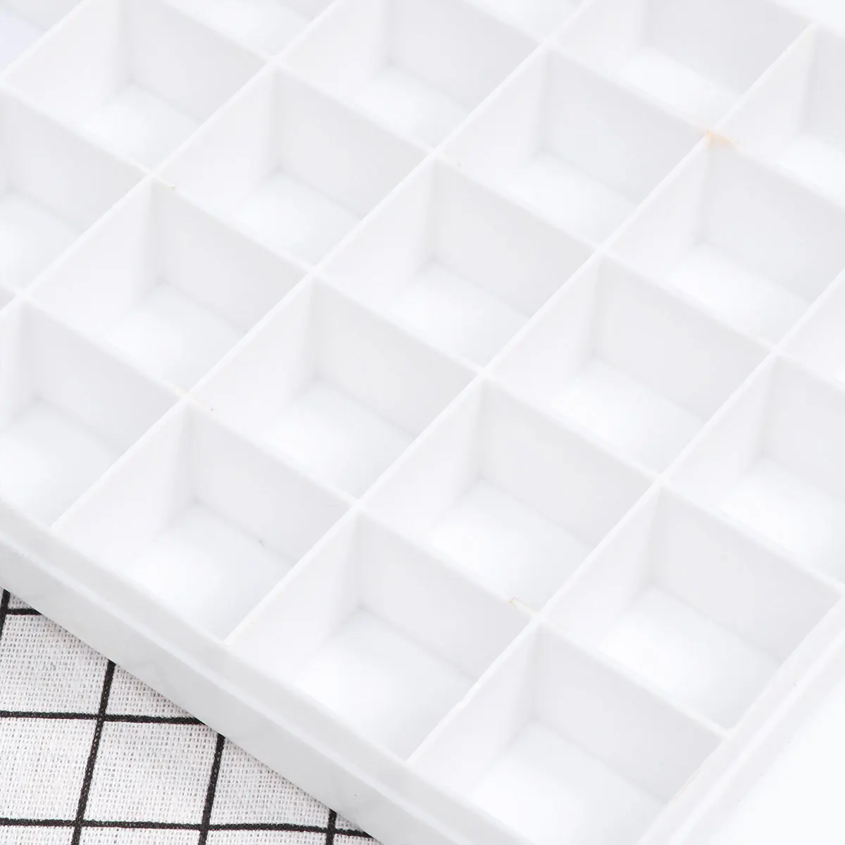 Soft-Cover Paint Box 48 Grids Paint Tray Practical Lightweight Durable DIY Painting Tool for Students and Artists
Soft-Cover Paint Box 48 Grids Paint Tray Practical Lightweight Durable DIY Painting Tool for Students and Artists