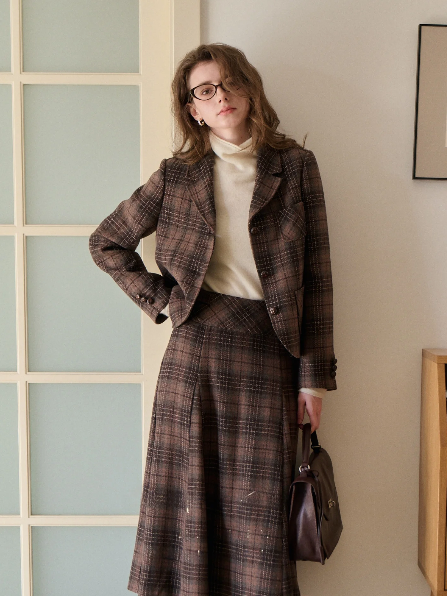 SimpleRetro шерстяной клетчатый костюм в стиле ретро, женский костюм с шиловым воротником, дэт, плавающая юбка, модный осенний комплект одежды
SimpleRetro шерстяной клетчатый костюм в стиле ретро, женский костюм с шиловым воротником, дэт, плавающая юбка, модный осенний комплект одежды