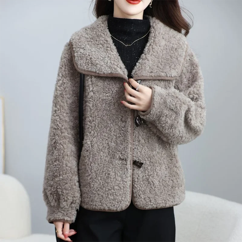 Женское высококачественное пальто из овечьей шерсти 2026 года, осенне-зимняя новая короткая куртка с воротником-стойкой, верхняя одежда с интеграцией меха и шерсти, топ
Женское высококачественное пальто из овечьей шерсти 2026 года, осенне-зимняя новая короткая куртка с воротником-стойкой, верхняя одежда с интеграцией меха и шерсти, топ