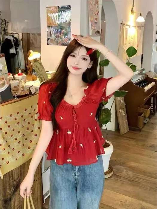 plus Size Fashionable Shirt Embroidered Waist Cinching Meat Concealing Slimming Square Collar Summer French Style Loose Fit W...
plus Size Fashionable Shirt Embroidered Waist Cinching Meat Concealing Slimming Square Collar Summer French Style Loose Fit W...