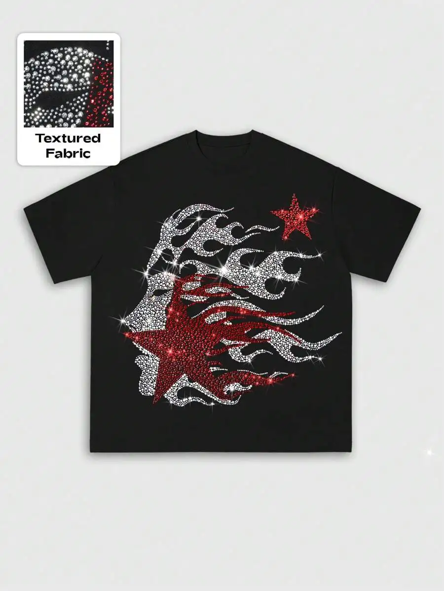 Мужская черная футболка с коротким рукавом и графическим принтом в виде звезды с огненными элементами из страз, в стиле casual streetwear.
Мужская черная футболка с коротким рукавом и графическим принтом в виде звезды с огненными элементами из страз, в стиле casual streetwear.