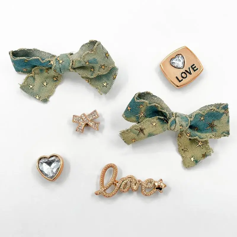 Набор подвесок для обуви Ins Style Vintage — декор из джинсовой ткани и банта со стразами | Модное украшение для обуви и праздничный подарок
Набор подвесок для обуви Ins Style Vintage — декор из джинсовой ткани и банта со стразами | Модное украшение для обуви и праздничный подарок