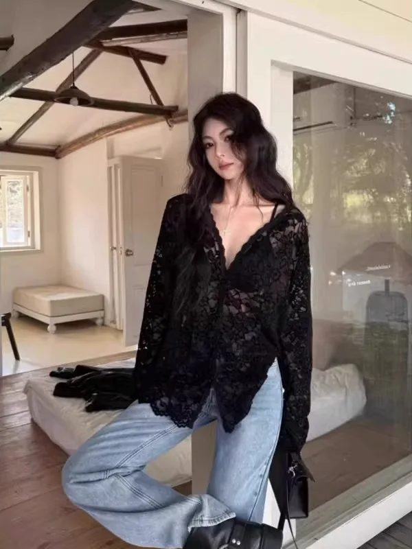 plus Size Sexy V-Neck Hollow out Lace Shirt Women's Long Sleeve Loose Slimming Black Top Korean Style Fashion Commute Wear
plus Size Sexy V-Neck Hollow out Lace Shirt Women's Long Sleeve Loose Slimming Black Top Korean Style Fashion Commute Wear