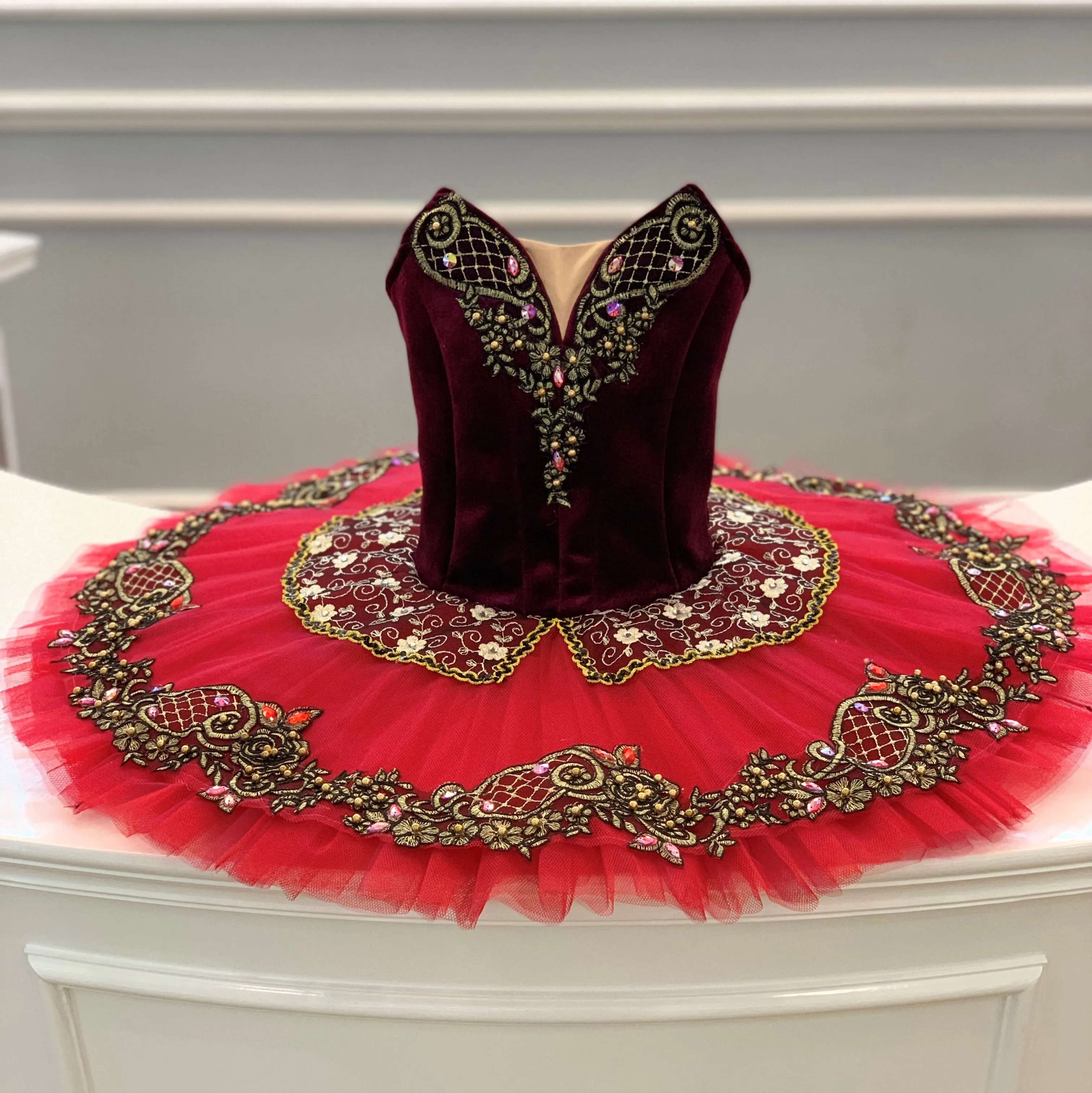 Professional High Quality Custom Size Kids Girls Velvet Performance Red Ballet Tutu
Professional High Quality Custom Size Kids Girls Velvet Performance Red Ballet Tutu