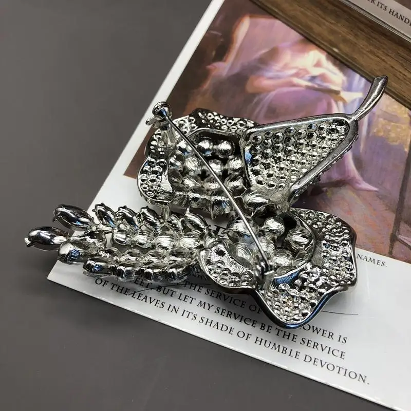 handmade versatile jewelry pins brooches densely studded diamond fashionable exquisite brooch
handmade versatile jewelry pins brooches densely studded diamond fashionable exquisite brooch