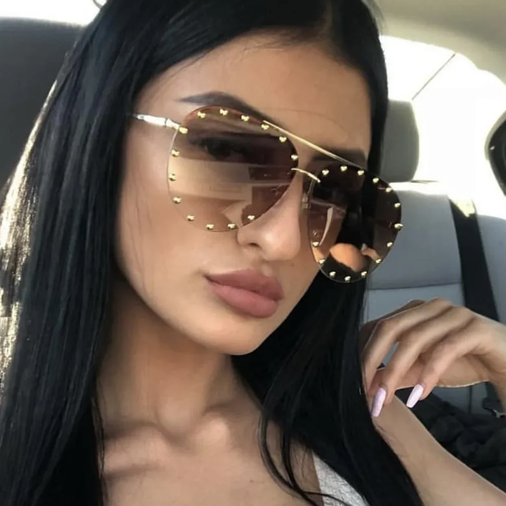 2022 New Metal Rivet Large Frame Sunglasses European and American Women's Aviator Sunglasses Fashion Toad Glasses Sun glasses
2022 New Metal Rivet Large Frame Sunglasses European and American Women's Aviator Sunglasses Fashion Toad Glasses Sun glasses