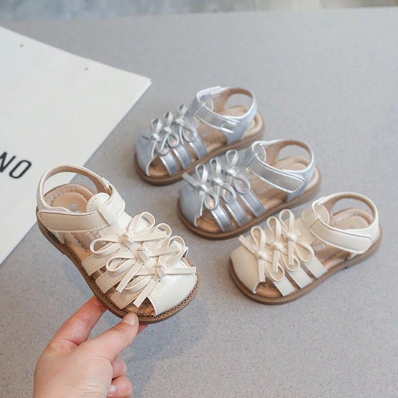 New Summer Children Flat Sandals Sweet Bow Hollow-out Girls School Sandals Anti-kick Hollow-out Kids Beach Sandals Daily Wear
New Summer Children Flat Sandals Sweet Bow Hollow-out Girls School Sandals Anti-kick Hollow-out Kids Beach Sandals Daily Wear