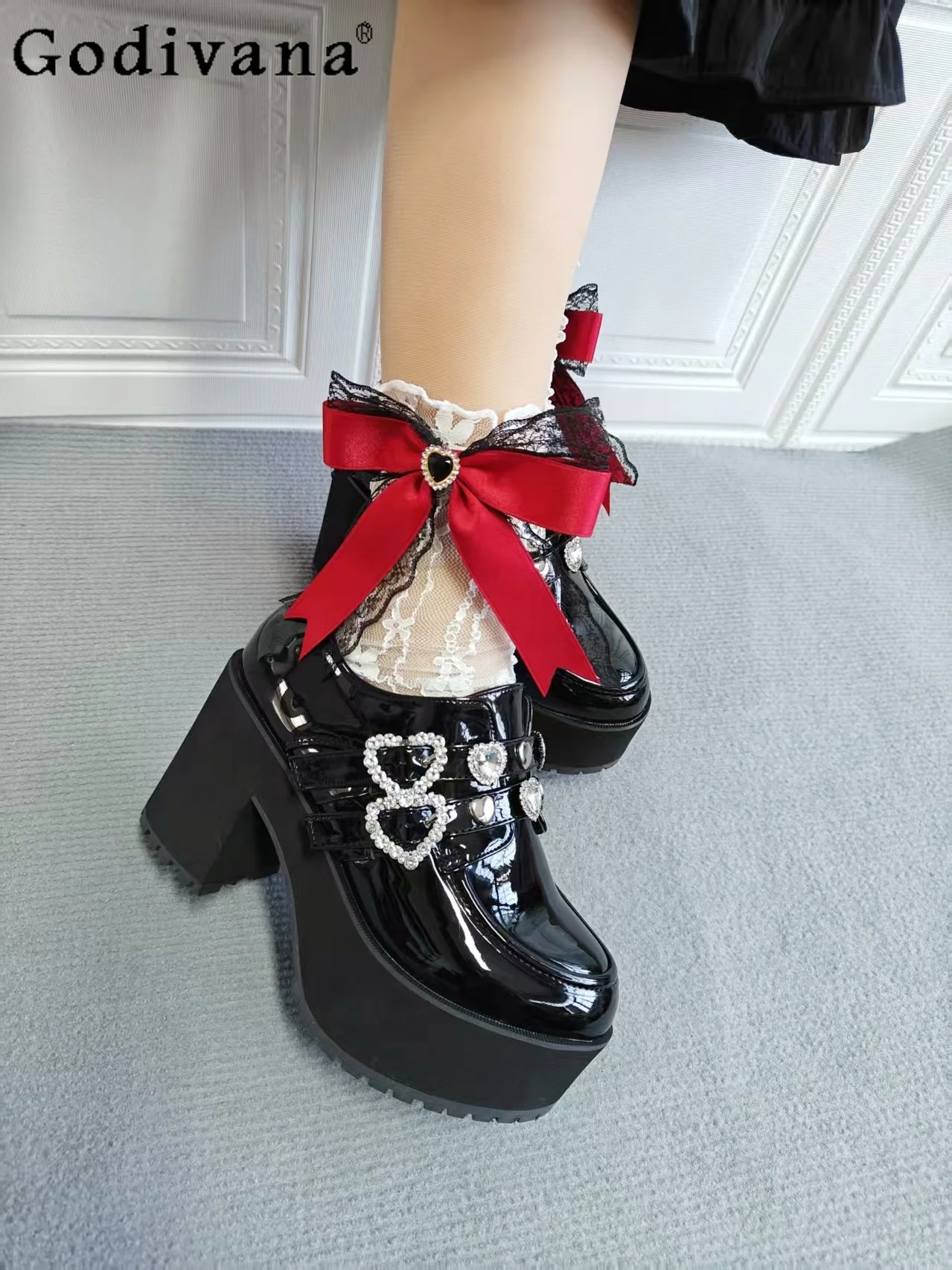 Japanese original INS sweet cool girl high heels rhinestone mine department Lolita college style Mary Jane small leather shoes
Japanese original INS sweet cool girl high heels rhinestone mine department Lolita college style Mary Jane small leather shoes