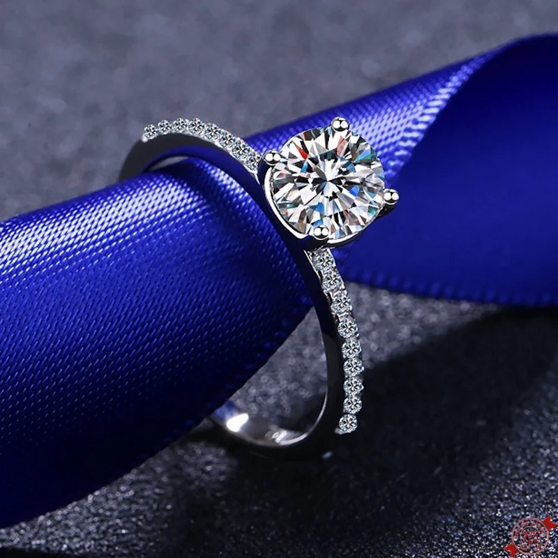 Серебряное кольцо S925 с муассанитом 1,0 карата для женщин и мужчин с покрытием Pt950, с четырьмя когтями, обручальное кольцо, ювелирные изделия на День святого Валентина, оптовая продажа
Серебряное кольцо S925 с муассанитом 1,0 карата для женщин и мужчин с покрытием Pt950, с четырьмя когтями, обручальное кольцо, ювелирные изделия на День святого Валентина, оптовая продажа