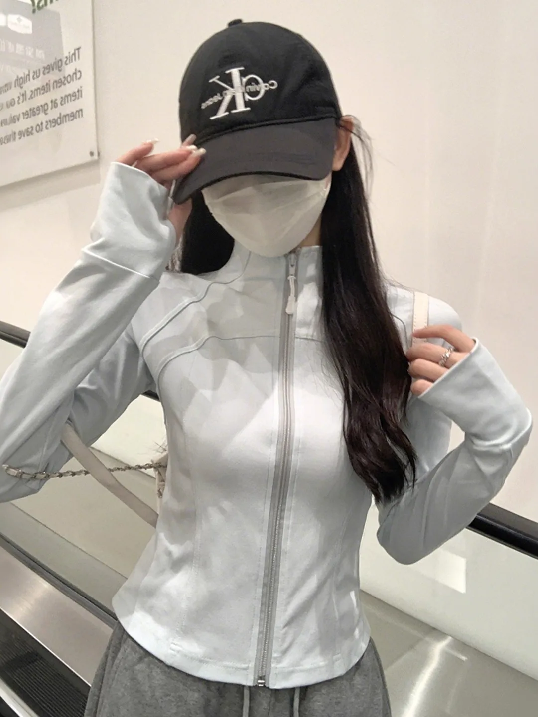 Женская приталенная футболка с длинным рукавом на молнии для йоги, в корейском стиле, для повседневной носки, с воротником-стойкой, весенне-осенняя верхняя одежда
Женская приталенная футболка с длинным рукавом на молнии для йоги, в корейском стиле, для повседневной носки, с воротником-стойкой, весенне-осенняя верхняя одежда