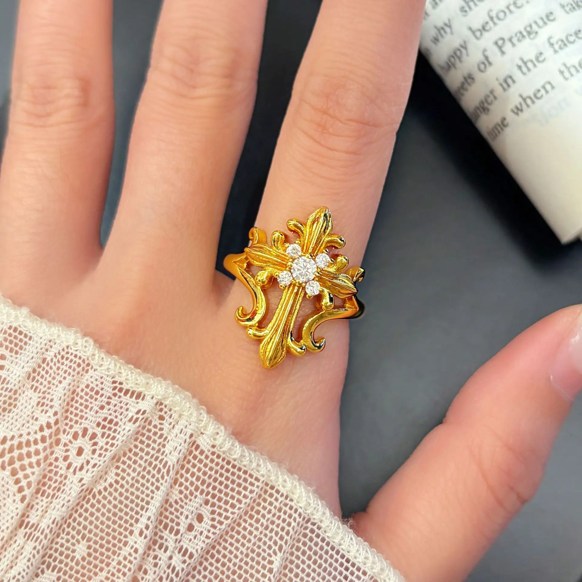 Heavy industry hollow flower ring female niche versatile hip hop punk open ring index finger ring female
Heavy industry hollow flower ring female niche versatile hip hop punk open ring index finger ring female