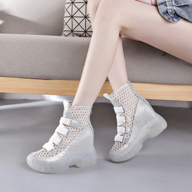 Height Increase 9CM Women Shoes Fashion Air Mesh Summer Boots for Woman Exquisite Platform Ankle Boot Designer Shoes Botas Mujer
Height Increase 9CM Women Shoes Fashion Air Mesh Summer Boots for Woman Exquisite Platform Ankle Boot Designer Shoes Botas Mujer