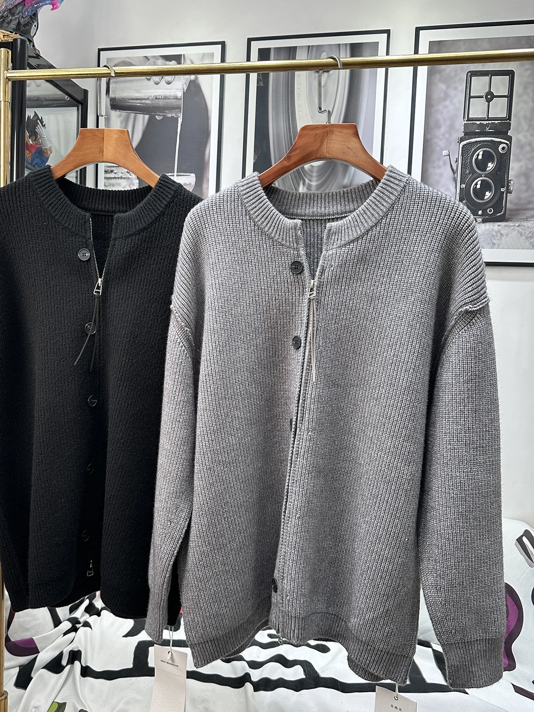 Ele Свободный мужской вязаный свитер на одной пуговице, осень-зима, модный, удобный, из полиэфирного волокна, длинный све, тепло
Ele Свободный мужской вязаный свитер на одной пуговице, осень-зима, модный, удобный, из полиэфирного волокна, длинный све, тепло