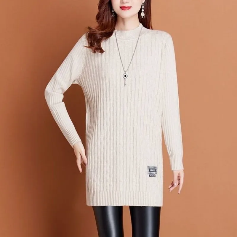 Свитер средней длины для женщин осень-зима, свитер с круглым вырезом и длинными рукавами, свободная нижняя рубашка средней длины в западном стиле
Свитер средней длины для женщин осень-зима, свитер с круглым вырезом и длинными рукавами, свободная нижняя рубашка средней длины в западном стиле
