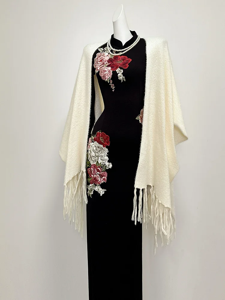Ele Bla Embroidered Fro Coat Dr for Women Winter Warm Long Sve Full Length Velvet Chinese Sle New Arrival
Ele Bla Embroidered Fro Coat Dr for Women Winter Warm Long Sve Full Length Velvet Chinese Sle New Arrival