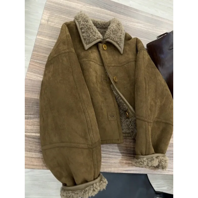 Модное теплое пальто, крутое и стильное универсальное пальто в стиле ретро, зимнее пальто Maillard из оленьей кожи, флисовое теплое толстое пальто для женщин
Модное теплое пальто, крутое и стильное универсальное пальто в стиле ретро, зимнее пальто Maillard из оленьей кожи, флисовое теплое толстое пальто для женщин